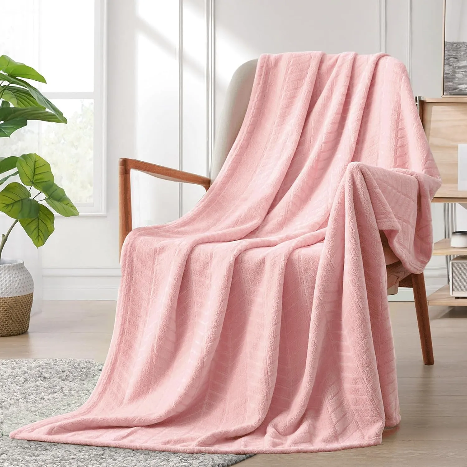 Excervent Super Soft Throw Blanket 50x70 inches Lightweight Baby Pink Flannel Fleece Blankets, Cozy and Warm Plush Fuzzy Throws for Kids Toddler Boys and Girls