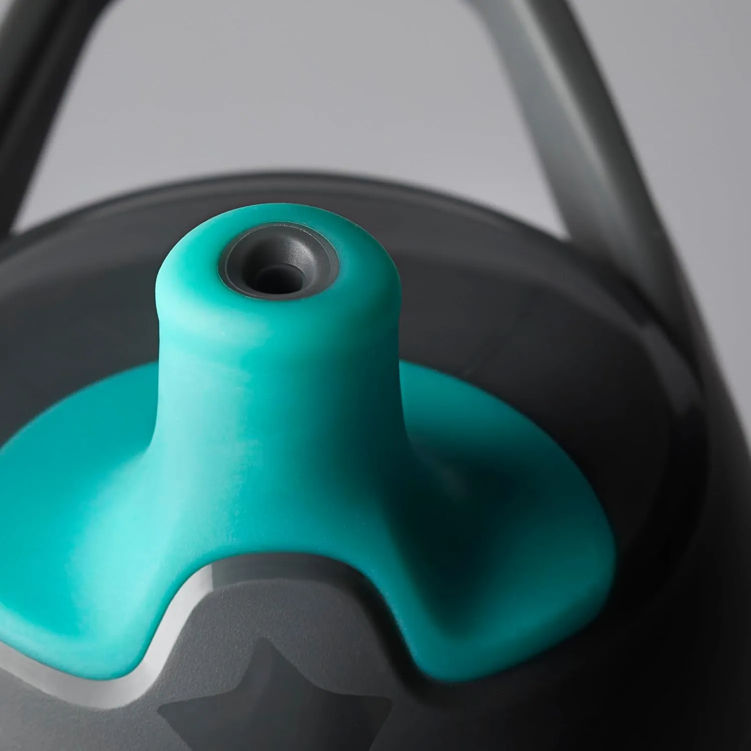 Tommee Tippee Insulated Sportee Bottle, for 12m , 9oz, Pack of 2 Non-Spill Toddler Water Bottles, Green and Teal, with Two-Piece Valve to Help Stop Spills, Bite-Resistant Spout and Easy-Hold Handle